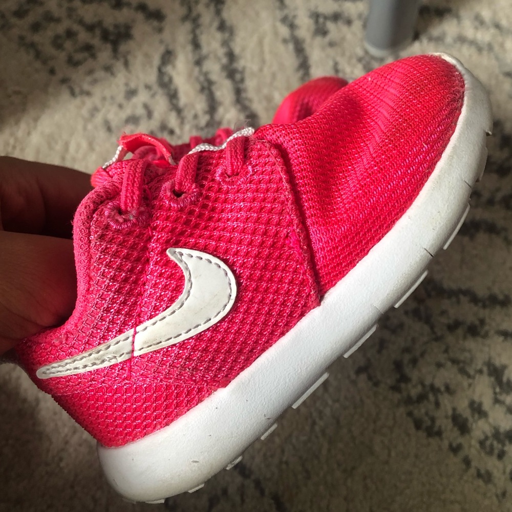 NIKE toddler girl pink sneakers